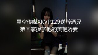 年轻小伙最难抵挡风骚小少妇，一颦一笑撩拨得小弟弟欲火暴起，粉穴美乳黑丝必须开干