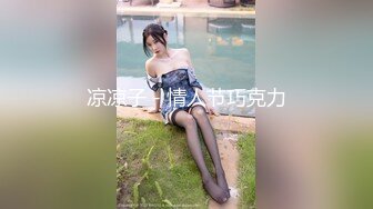 99年汉服妆性感小美女,解开衣带里面竟是光着身体,连内衣都没穿,逼毛又少又短