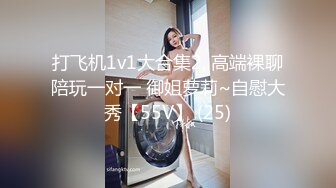 大众澡堂子内部员工偷拍几个身材不错 的美女换衣服