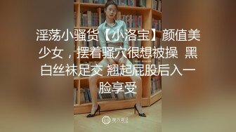 风骚美少妇露脸来了大姨子，用小嘴伺候大鸡巴，全程露脸深喉大鸡巴吸蛋蛋，看着好骚，让大哥气质脖子上草嘴