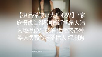 【新片速遞】  媚眼撩人的小少妇露脸深夜大秀，电动按摩棒插进骚穴享受刺激快感，勾魂的眼神自己舔骚逼的淫水，洗澡诱惑