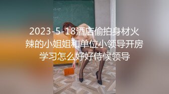 淫靡婚纱绿帽贡献妻子给别人玩，穿着婚纱被单男拽着头发肏，自己只能看着老婆被内射撸 极度淫骚