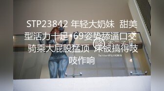 十二月新流出大神潜入水上乐园更衣室偷拍美女更衣 几个女的贪图方便站在长凳上穿衣服