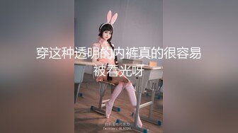 苗条小姐姐闺房反锁撩骚,宠物犬闻到骚味上来想舔,赶忙制止,你舔了我就封号了