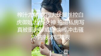 小区保安通过高清摄像头 偷拍小区漂亮的大奶子少妇洗澡