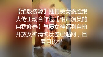 床头暗藏袖珍摄像头TP公司领导约女下属短发眼镜美少妇开房偸情真会玩用矿泉水瓶插她B爽的身体直抖再用肉棒搞国语