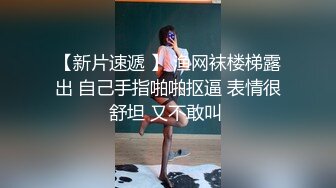 母狗在车里自慰