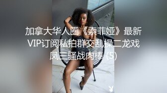 气质美女笑起来非常甜美超近距离自慰，掏出白皙粉嫩美乳，M腿特写手指扣穴，手法灵活一看就知道经常操作