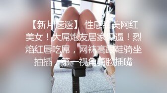 柳腰小奶包风骚姑娘，眉间黑痣魅惑型，趴在男友身上口交吃棒，骑在身上努力让男友舒服