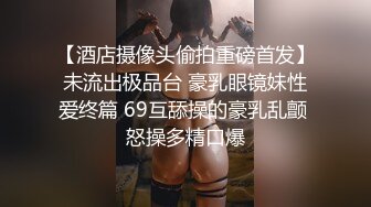 纯欲天花板美少女，超级粉嫩美穴，一线天馒头B，跳蛋震嫩穴，给炮友口一下，埋头小舌头舔弄