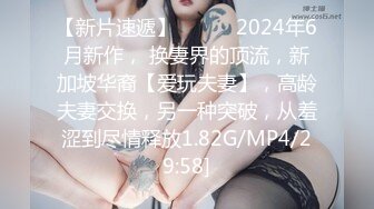 超骚的少妇露脸黑丝情趣让大哥无情爆草，深喉口交大鸡巴抗腿抽插，把骚逼干尿还得用捅接，浪叫呻吟不止刺激