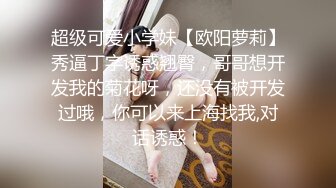  极品尤物眼镜学生妹，外表清纯小虎牙，酒店和小男友操逼，无毛超嫩美穴