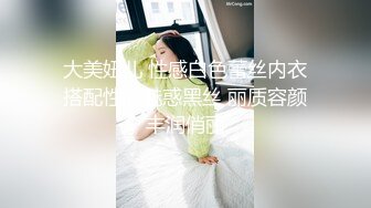 美臀年轻少妇，小哥拿出大鸡吧在屁股上蹭，和她说蹭蹭不进去，还真不进去啊