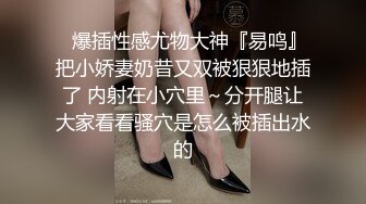 苗条贫乳小美女，把嘴当成小穴狂怼