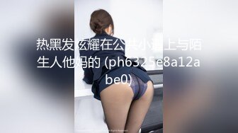 斜腿黑长裙美眉