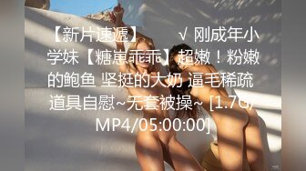 波哥载着单位的熟女少妇在自家的SUV里车震 那叫一个爽