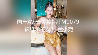  肉感十足颜值美女给炮友交自慰诱惑，展示活隔着舔弄，单腿网袜翘起屁股露肥逼