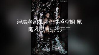 情趣套房TP黝黑哥和白嫩少妇还带个大棒棒来玩女的和摄像头零接触居然没有发现