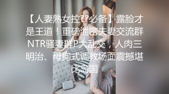 卷发冷艳小美眉