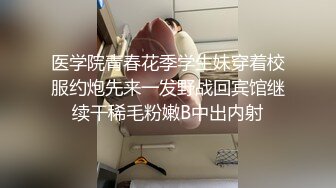 小绵羊入狼群，风骚学生妹让几个大哥在床上扒光揉奶玩逼，道具抽插淫声荡语互动狼友撩骚，后入爆草射了还草