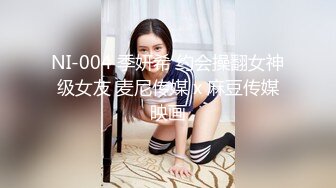 【新片速遞】无套干02年小妹妹，穿着黑丝就干，实际爽得一批，小舌头吃手指，表情骚骚滴！