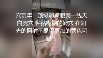 天生巨乳吊钟奶轻熟女，黑丝大长腿道具自慰