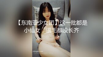  颜值不错粉衣紧身裤小美女，苗条精致萌萌性感，笔直美腿托着翘臀坐在鸡巴上