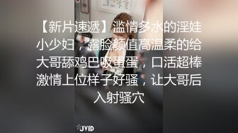 良家小少妇看着很纯没想到这么骚，各种展示骚穴互动撩骚，揉奶玩逼道具抽插，特写展示把自己搞的高潮冒白浆