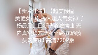 兔女郎装扮极品美少女开档内裤掰开嫩穴，贫乳揉捏，手指插入扣弄