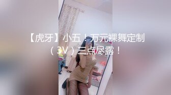 4P-影楼里，摄影师爆操婚纱新娘，工作人员还帮忙打灯吃蛋摸睾丸1