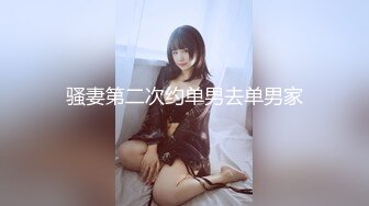 挺漂亮的妹子，跟男友开房最后被射一脸