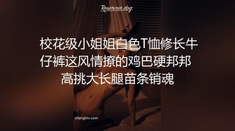 -一步裙职业装性感美女被男友约到酒店发现他朋友也在说这样好尴尬啊!半推半就一起3P轮流干