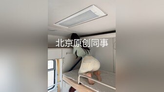 大神女厕偷拍❤️漂亮眼镜妹子被她发现了,报警后站在厕所入口把门堵住,作者从窗户翻出去又混进来收脸