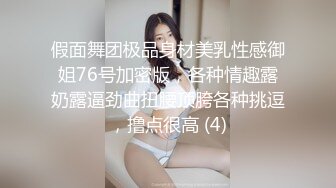 衣料比较少的白衣美女坐在沙发上就让人看的口干舌燥