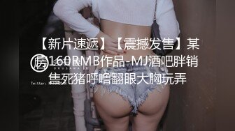 【新片速遞】骚妈带着两个女儿一起大秀直播，全程露脸好刺激，黑丝情趣装诱惑，吃奶舔逼AV棒自慰骚穴，嫩的出水还没毛