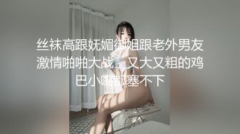 卫生间撅着屁屁 被爸爸无套后入猛怼 小骚逼好舒服