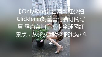   满背纹身萌萌哒双马尾美妞，无聊和炮友来一炮，特写深喉吸吮很卖力，主动上位骑乘