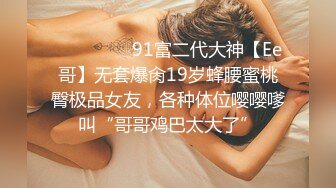 澡堂子偷拍美少妇后面抬起腿能看到B❤️洗澡的时候撅起来尿尿