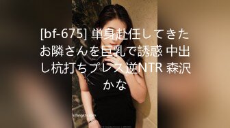 老婆穿着丝袜被单男操