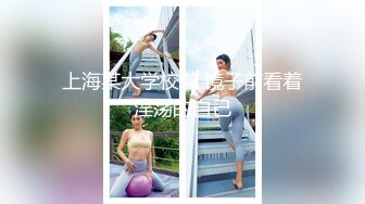 最牛逼的女厕偷拍10位漂亮女神集合，靓女进入厕所前怼着脸清晰录像【胆大包天系列】竟然还要补光的骚操作 (2)