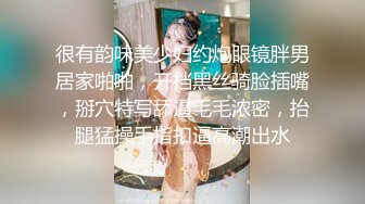 高颜值美女吃鸡 这根大肉棒吃的真香 声音听着都诱耳 满眼小星星 好渴望的眼神