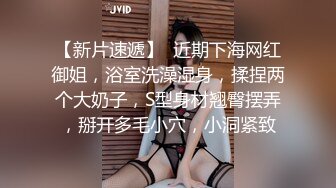 穿球衣的风骚小妹露脸让蒙面大哥发泄欲望，揉奶抠逼大鸡巴无套爆草，打桩机的速度草的骚逼叫爸爸，内射中出