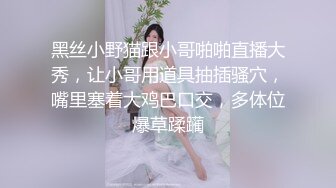  牛仔裤性感小姐姐情趣内裤，半脱下裤子操逼，抓起JB吸吮，扶着炮架怼小穴