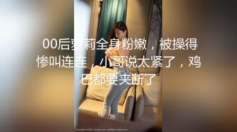 美女在厕所拿出化妆镜掰开小逼检查白带