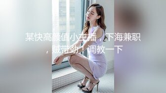 高颜值苗条身材牛仔裤妹子，穿上吊带情趣装黑丝高跟鞋镜头前猛操