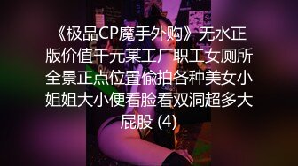 17岁美妖妖涵在房间寂寞难耐，好想要好想被操呀 有人来吃我的鸡鸡操我的穴穴吗 空虚的自淫了起来！