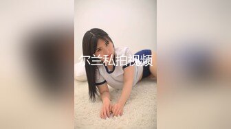 淫少妇一女三男4P大战蝙蝠侠头套情趣内衣网袜任意玩弄，双屌一起口交前后同时操大黑牛震动上位骑坐