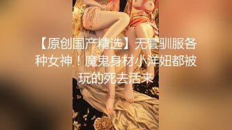  就喜欢用奶子比心的颜值骚货，黑丝情趣跟两个小哥沙发上激情3P 全程露脸口交大鸡巴下面还被草着表情好骚