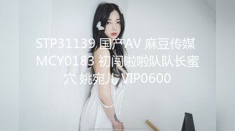 短发美少妇奶子白大 掰开逼逼 手指揉阴蒂 道具插逼自慰