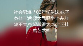  无毛肥逼妹子黑色网袜假屌自慰啪啪，抬起双腿猛操上位骑乘，没几下就射了内射美穴